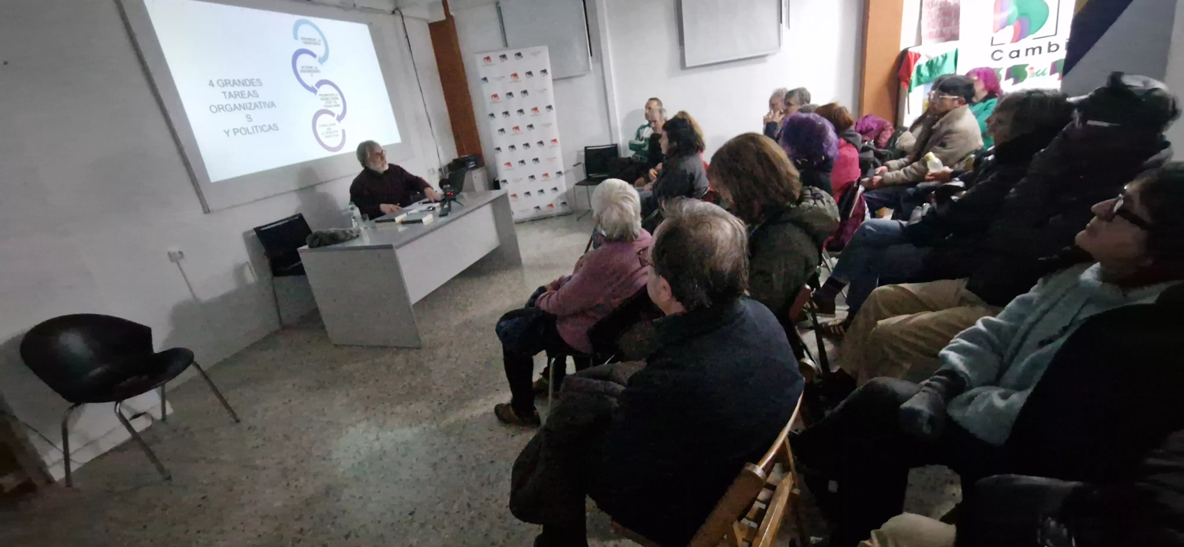Conferencia de Juan Carlos Rois en Huesca. Foto Myriam Martínez