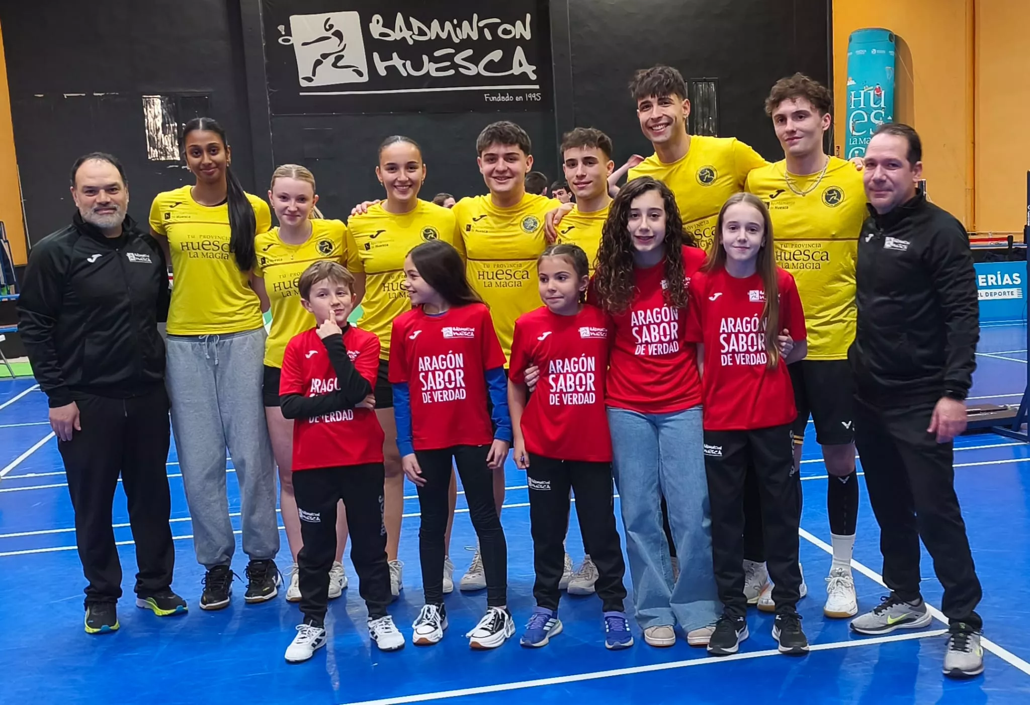 El equipo oscense, en la presentación.