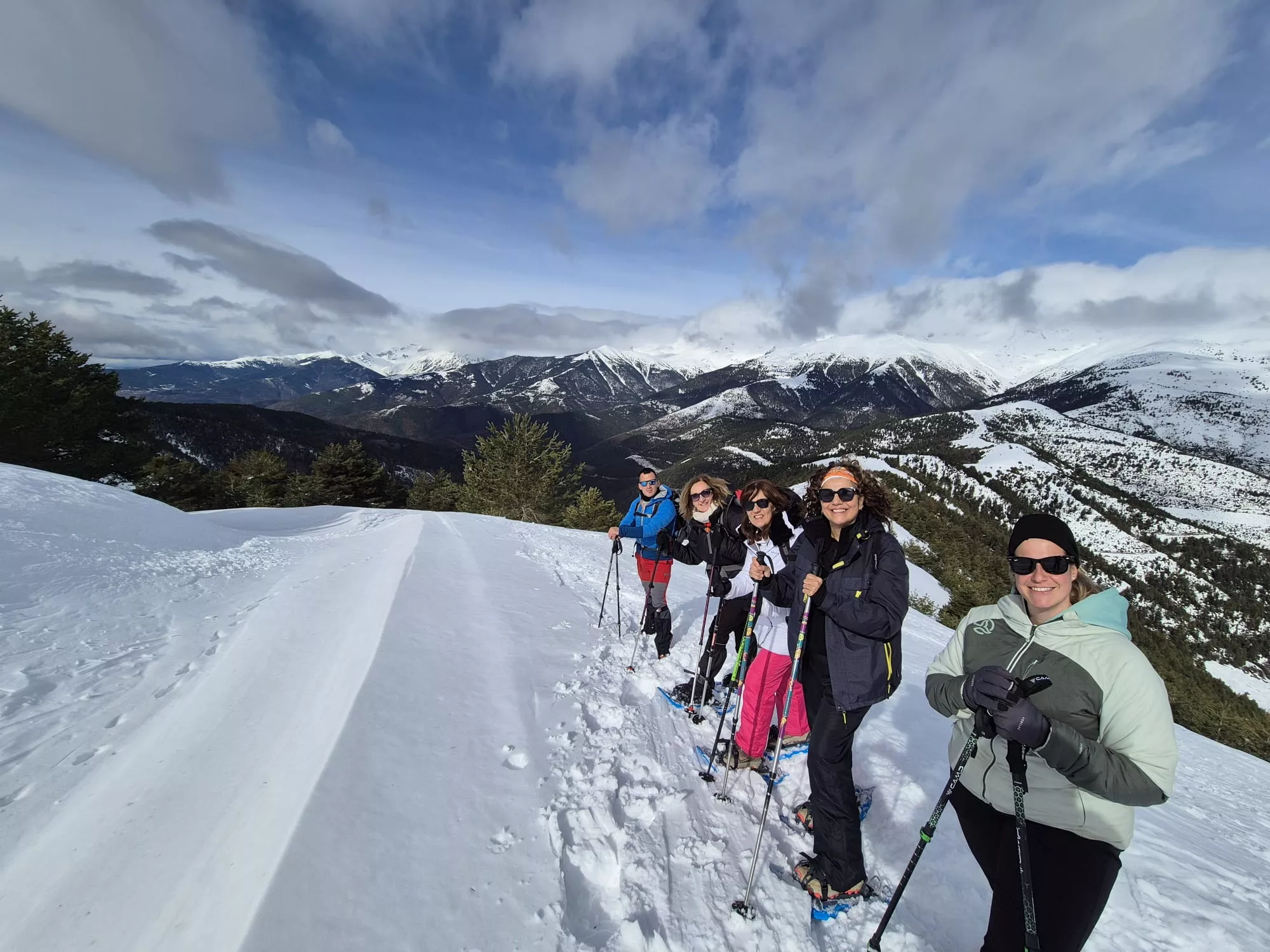 Jornada de raquetas del Grupo de Alto Nivel del Club de Montaña Javieres. Foto Juanlu Herrero