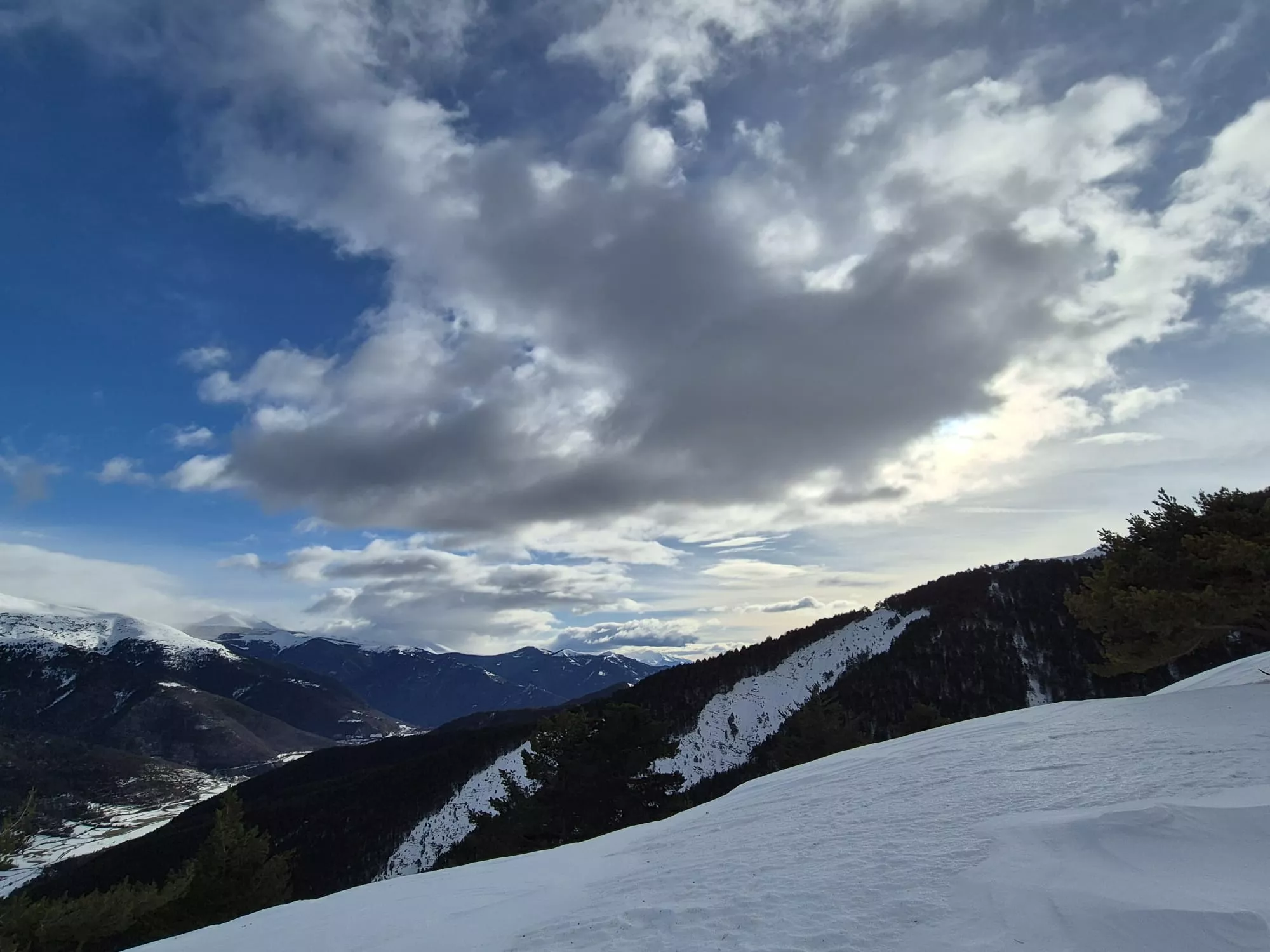 Jornada de raquetas del Grupo de Alto Nivel del Club de Montaña Javieres. Foto Juanlu Herrero