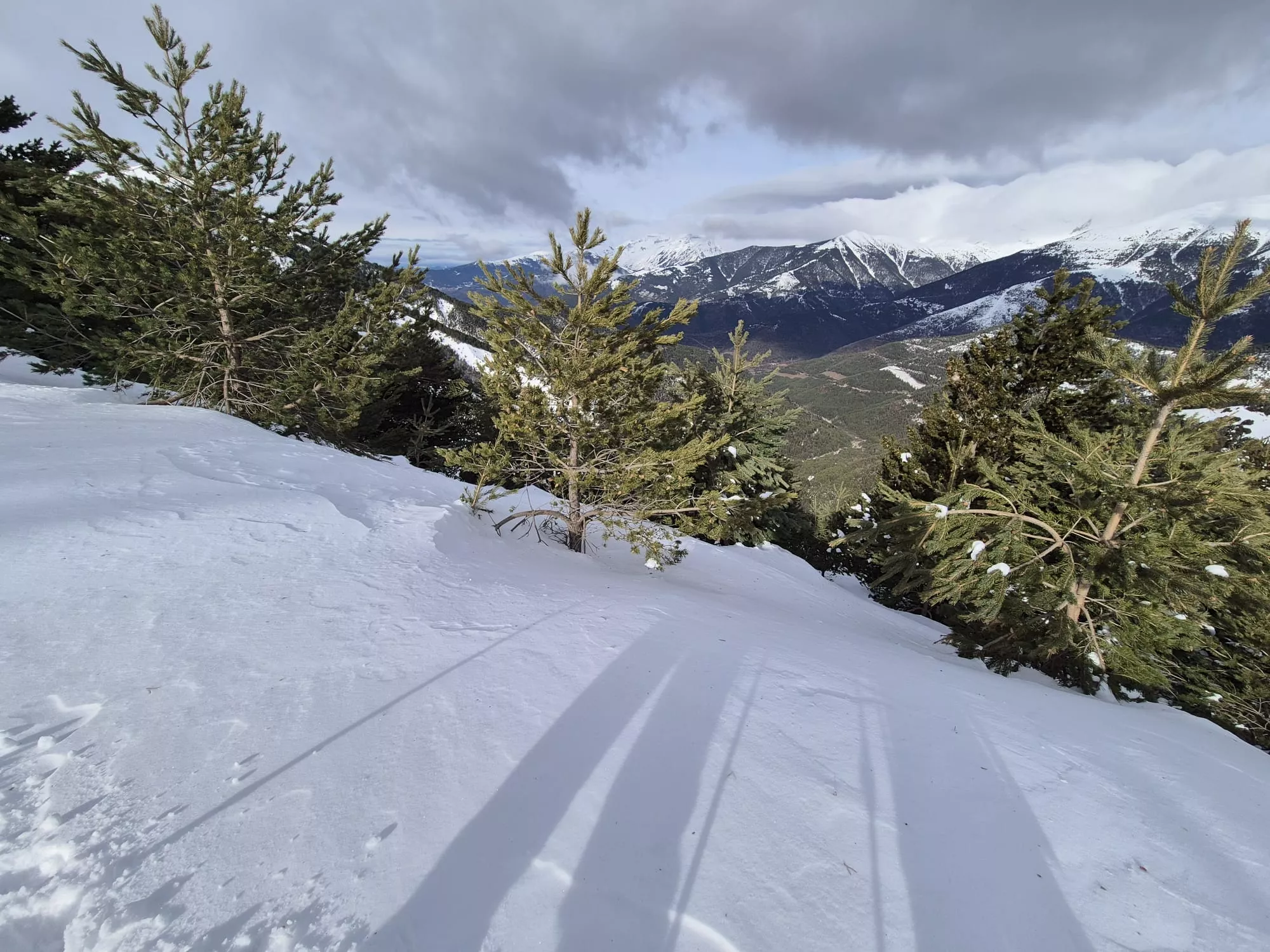 Jornada de raquetas del Grupo de Alto Nivel del Club de Montaña Javieres. Foto Juanlu Herrero