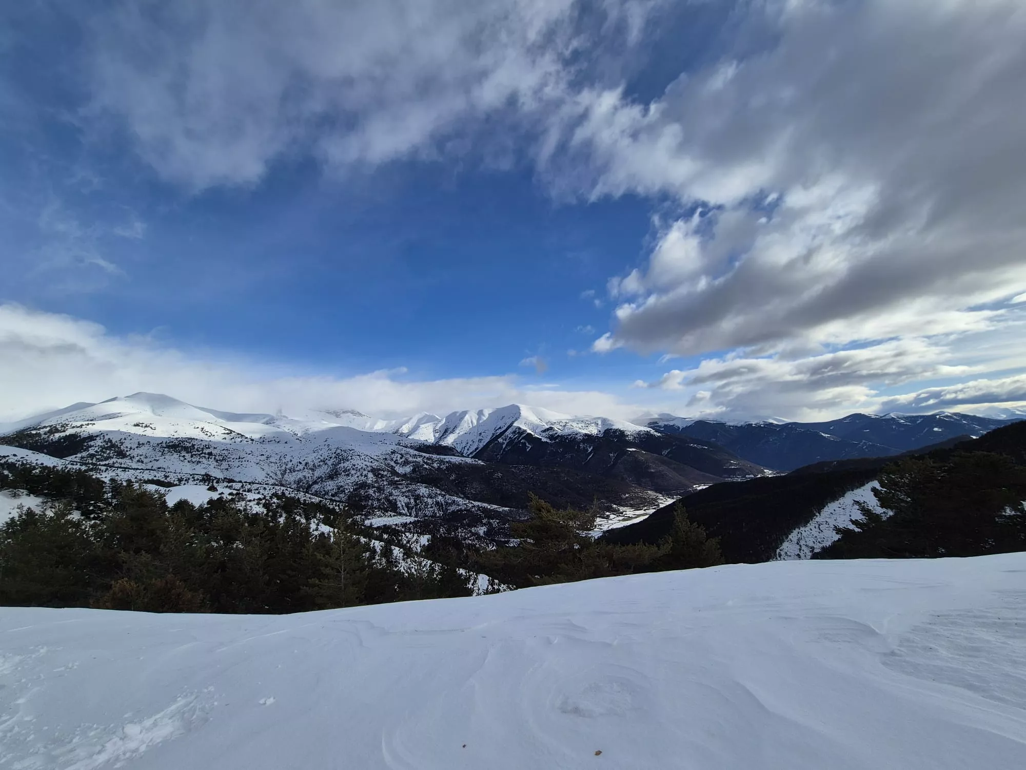 Jornada de raquetas del Grupo de Alto Nivel del Club de Montaña Javieres. Foto Juanlu Herrero
