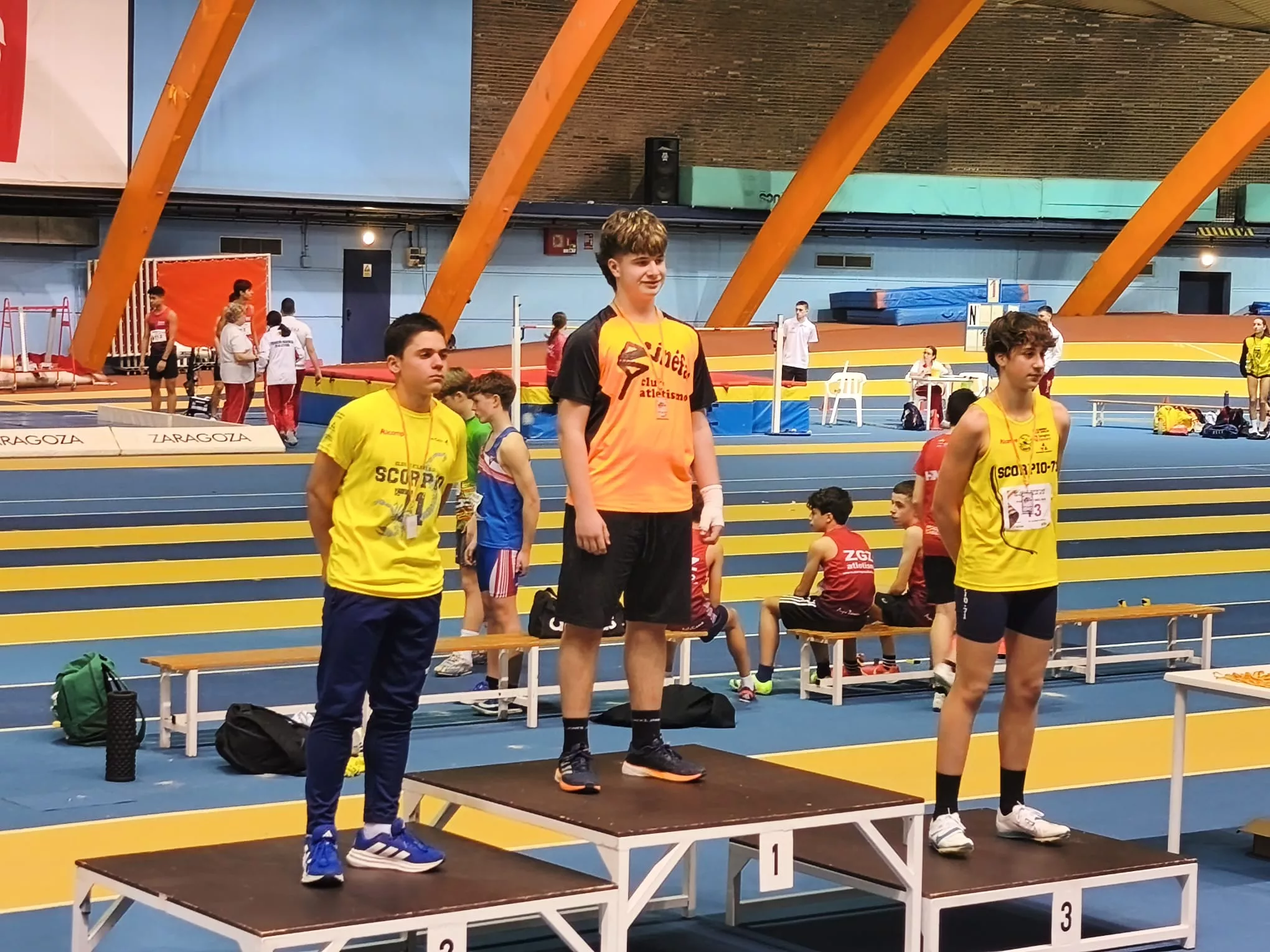 Hugo Arias, campeón en peso.