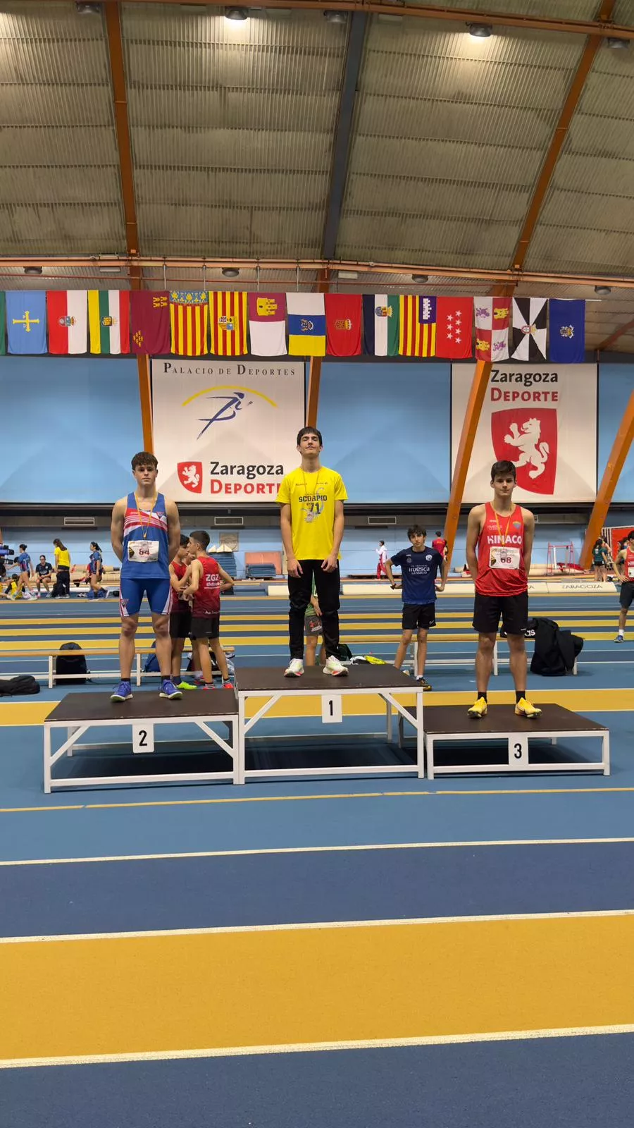 Álvaro González en longitud.