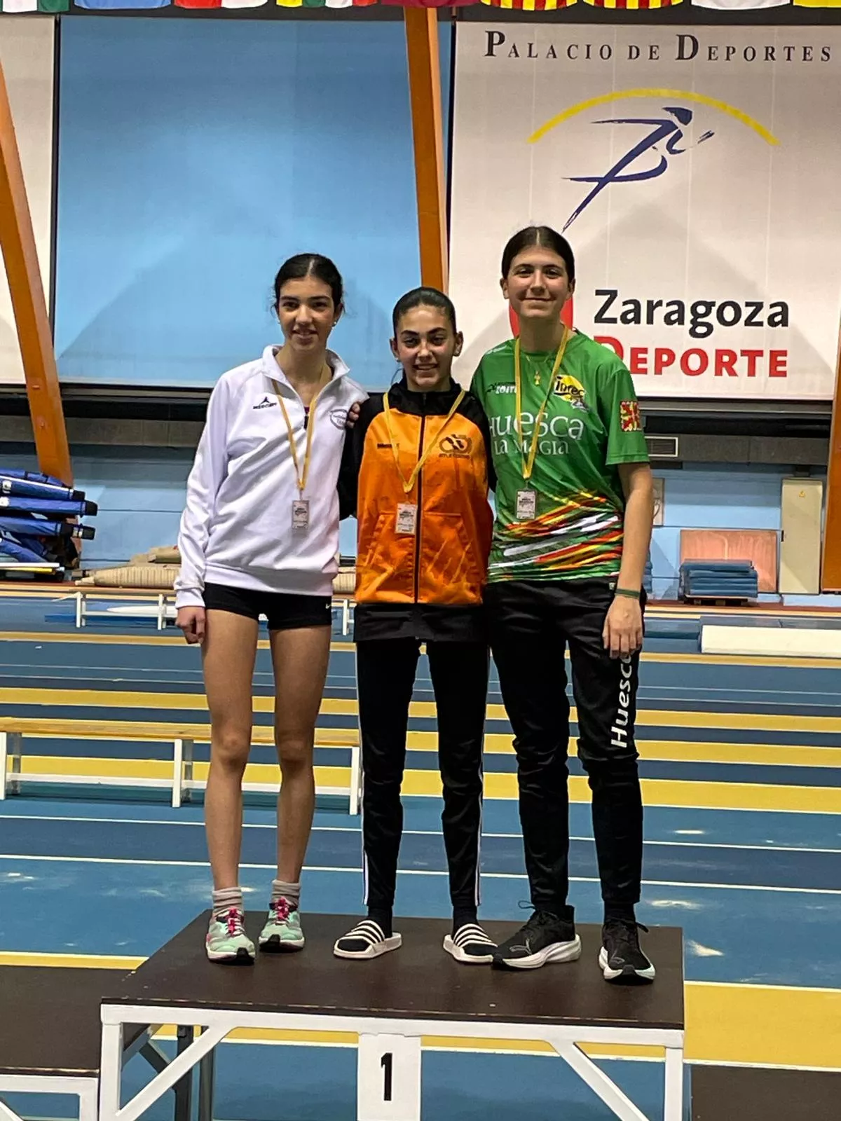 María Chavarría oro y Paz Bernal, bronce en 3.000