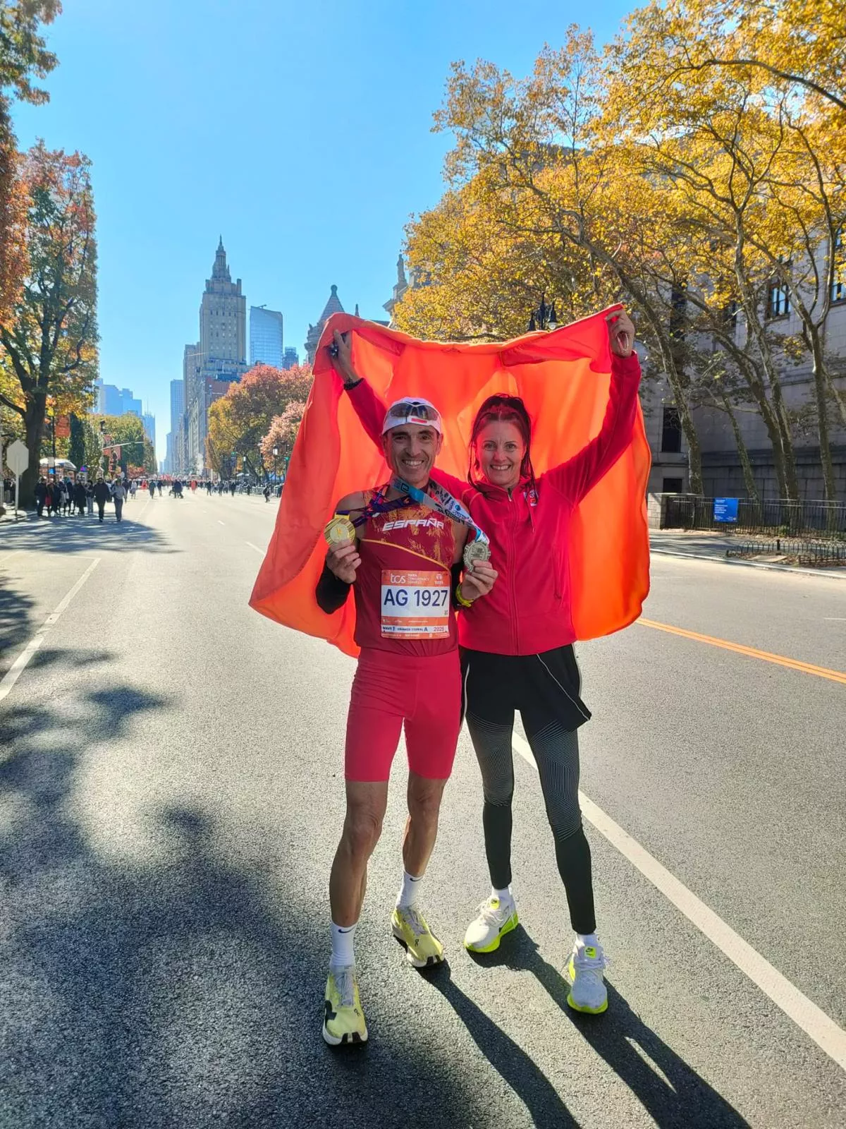 Clavijo y Pueyo en el maratón de Nueva York, donde fue subcampeón del mundo y completó la quinta prueba de las "6 Majors"