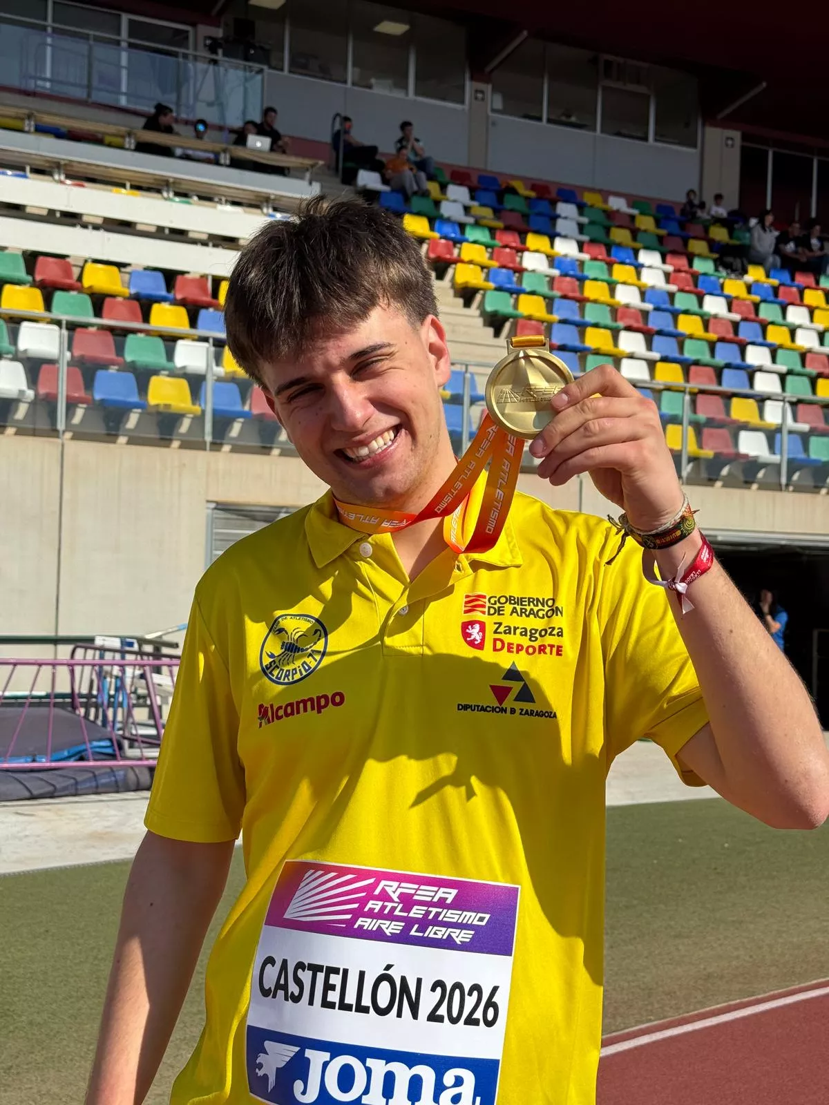 Javi Díaz y su medalla de oro