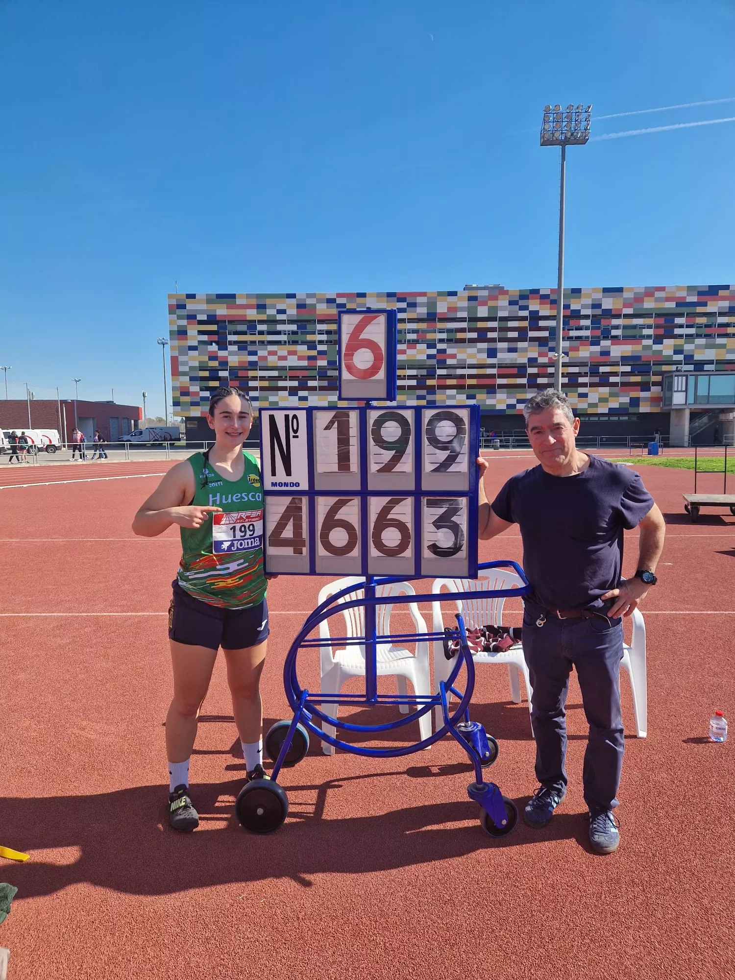 Belén Villarroya y Octavio Cotaina, con la marca en disco