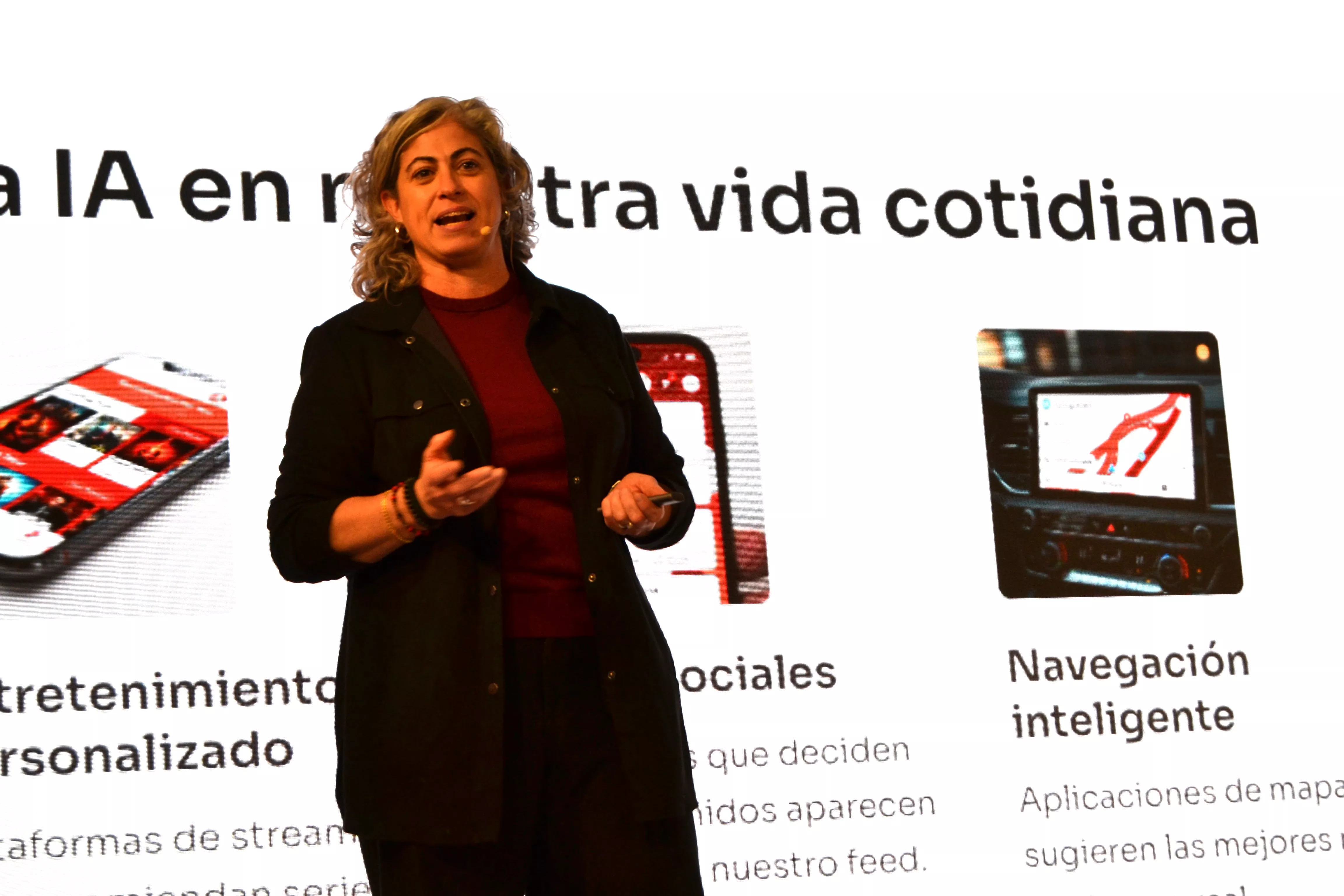 Una de las sesiones del ciclo Conectando en familia: uso responsable de internet y redes sociales en jóvenes y adolescentes’.