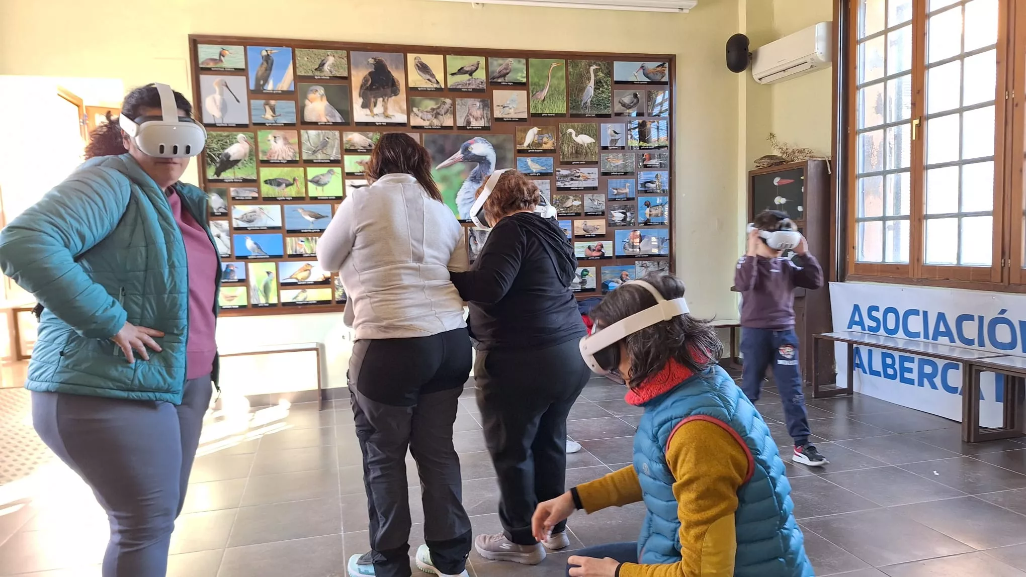 Gafas de realidad aumentada dentro de la jornada experiencial Prehistoria y Naturaleza en Montmesa