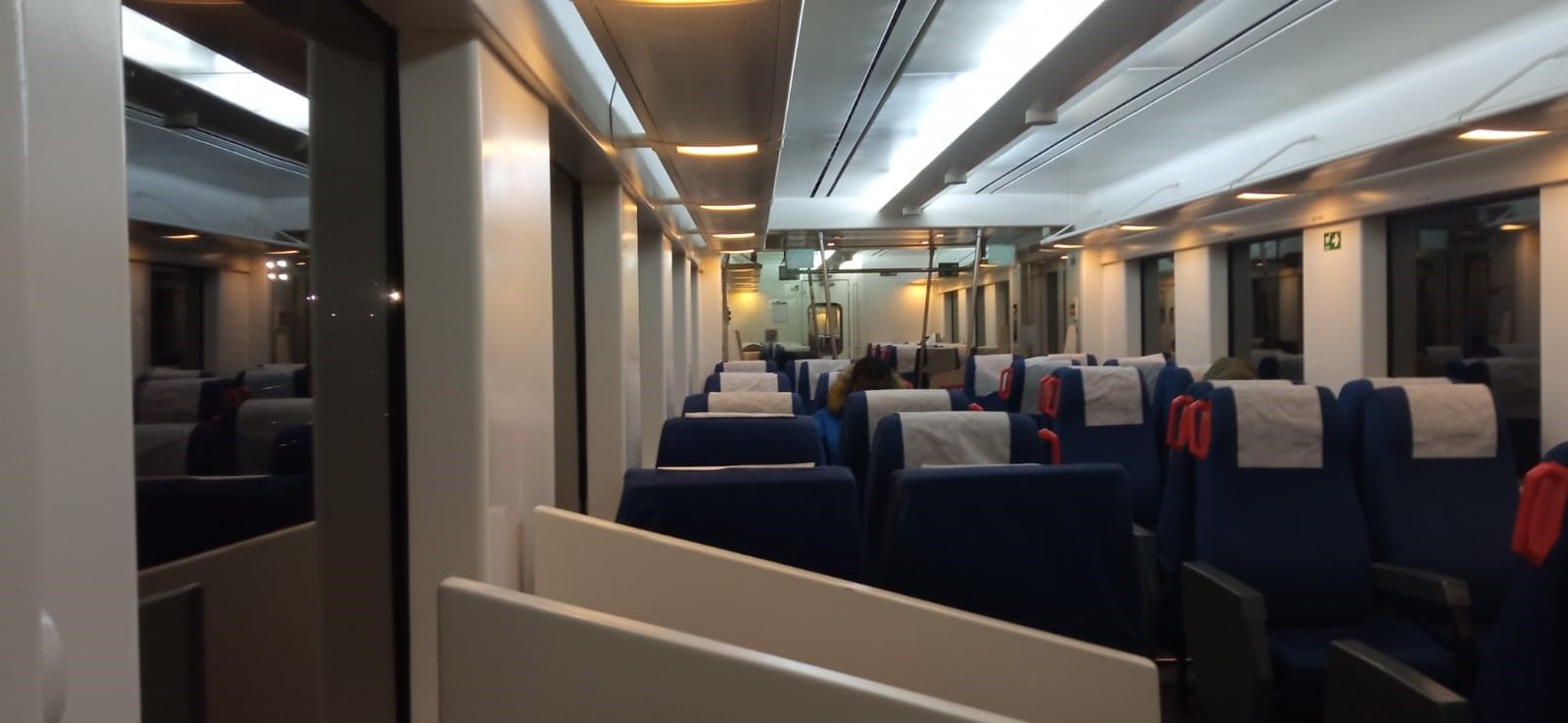 Interior del tren Madrid Chamartín Binéfar esta medianoche Interior del tren Madrid Chamartín Binéfar esta medianoche