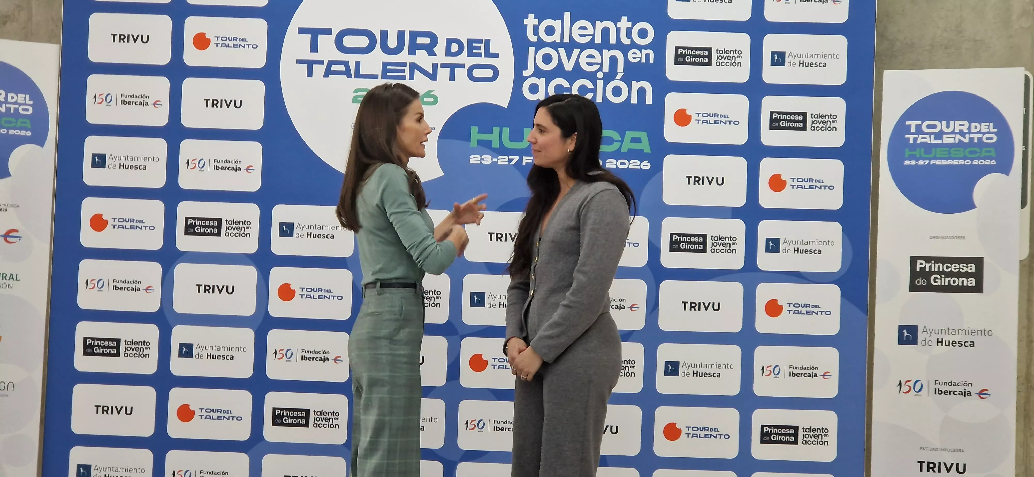 Patricia Aymá posa con la Reina Letizia al término del acto. Foto Myriam Martínez