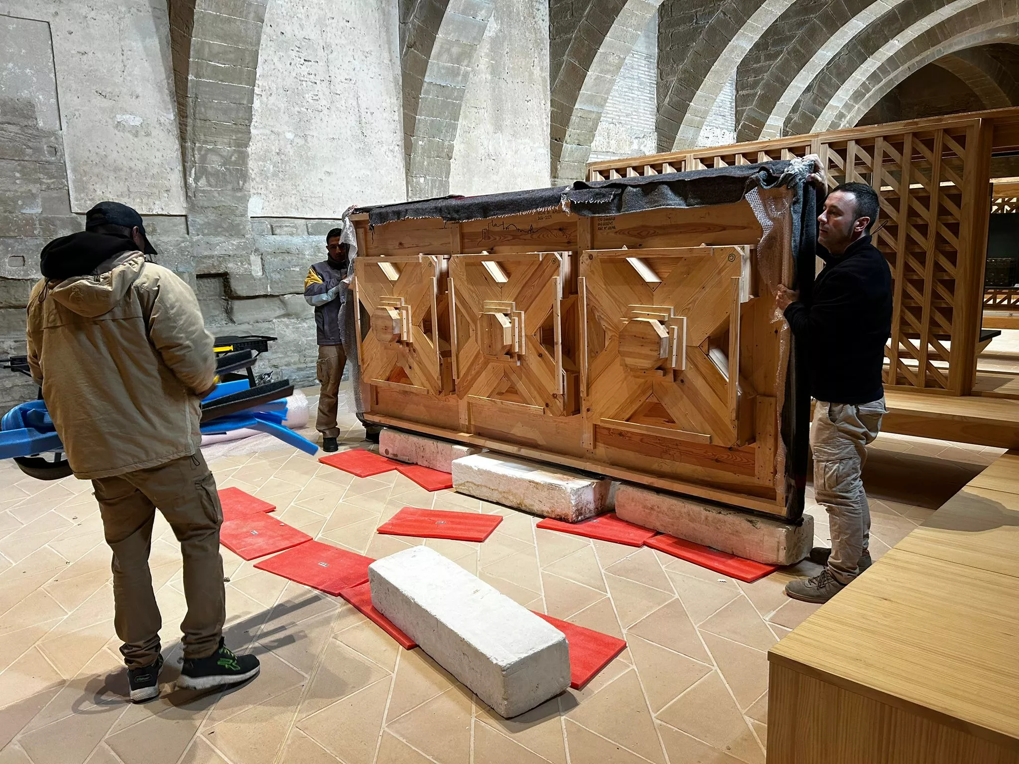 Mundanzas Garcés ha trasladado el cuarto alfarje reconstruido de Sijena a la Diputación de Huesca.