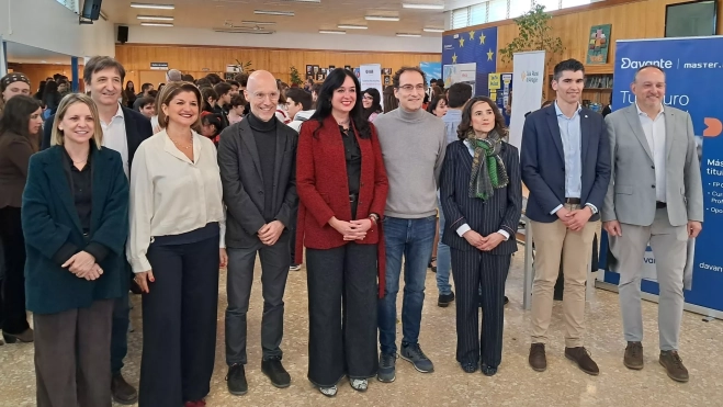 Autoridades en la feria