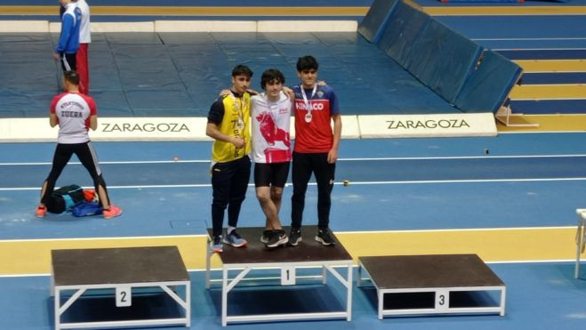 Úrbez Gil, bronce en 200 Úrbez Gil, bronce en 200