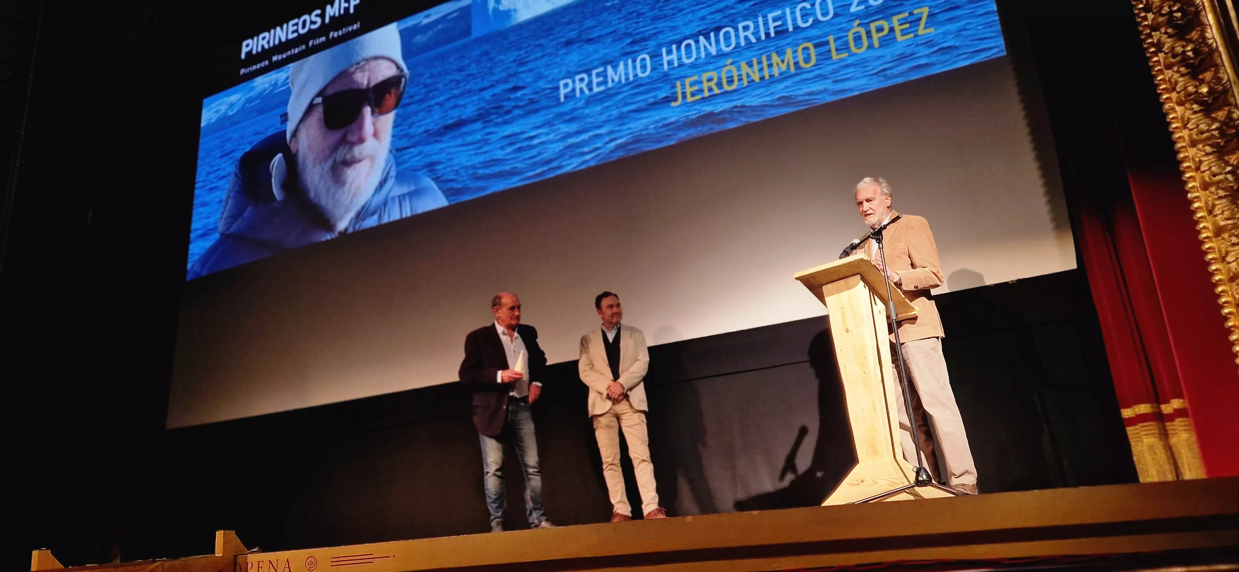 Entrega del Premio Honorífico del Pirineos MFF a Jerónimo López