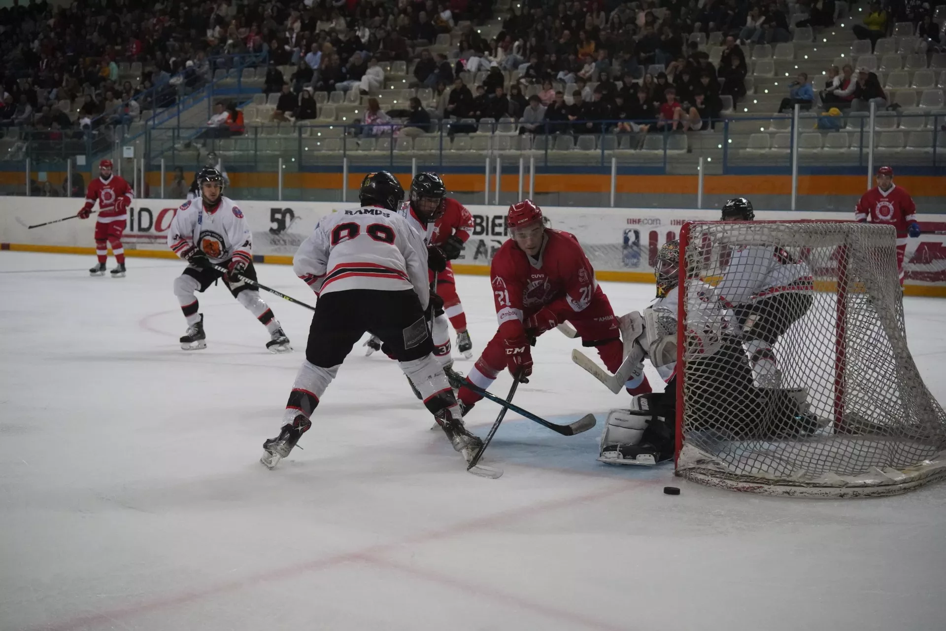 El Club Hielo Jaca tiene la final de la Liga a tiro.