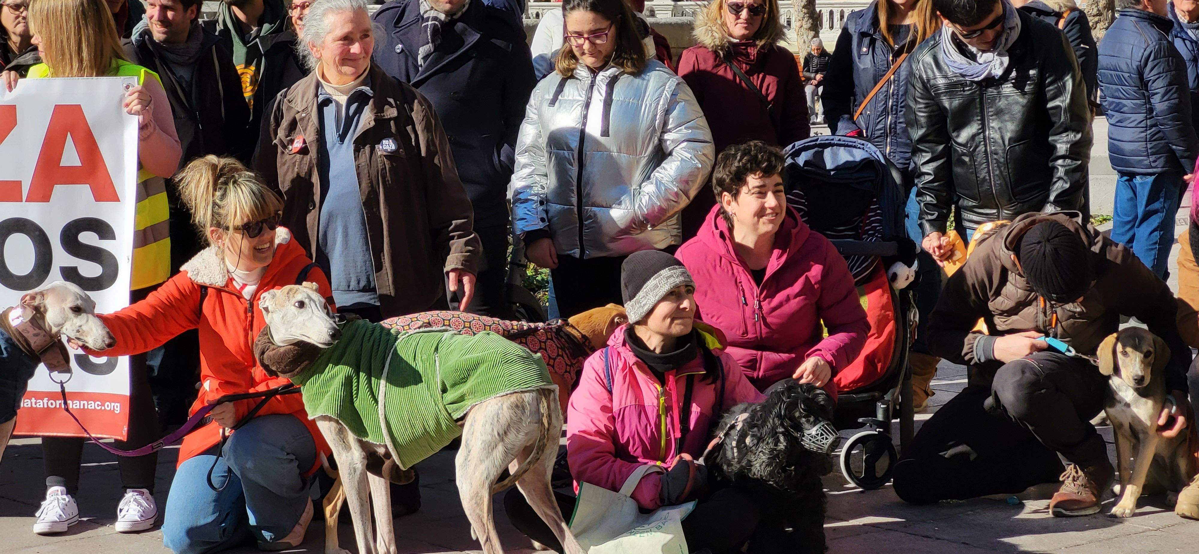 Concentración contra la caza en Huesca