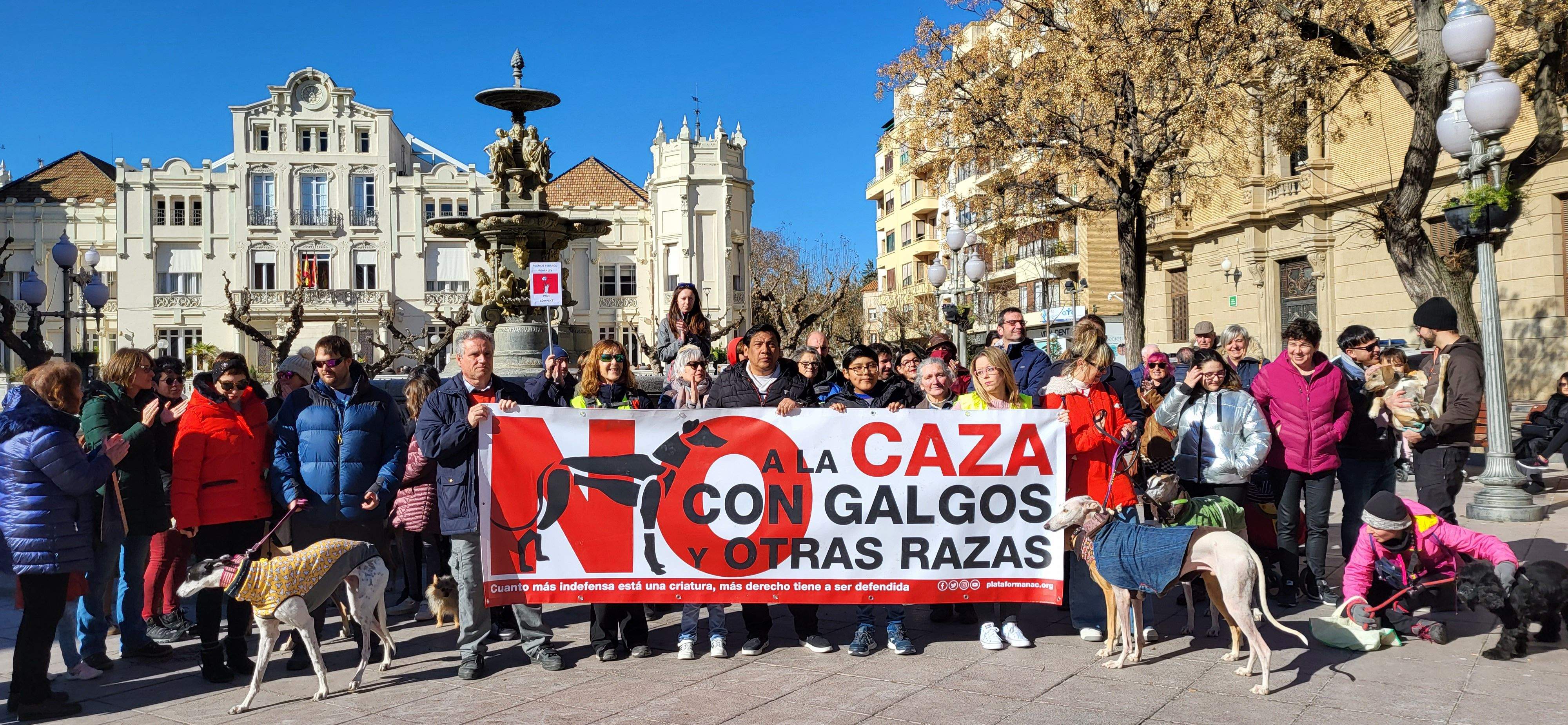 Concentración contra la caza en Huesca