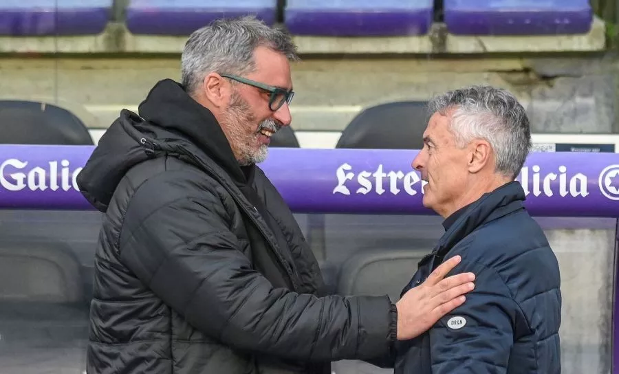 Bolo conversa con Escribá antes del partido. Foto: LaLiga