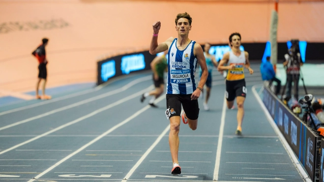 Martín Segurola ha superado a Oriach en los metros finales.