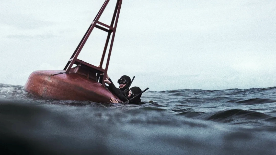 Más allá de la frontera azul.