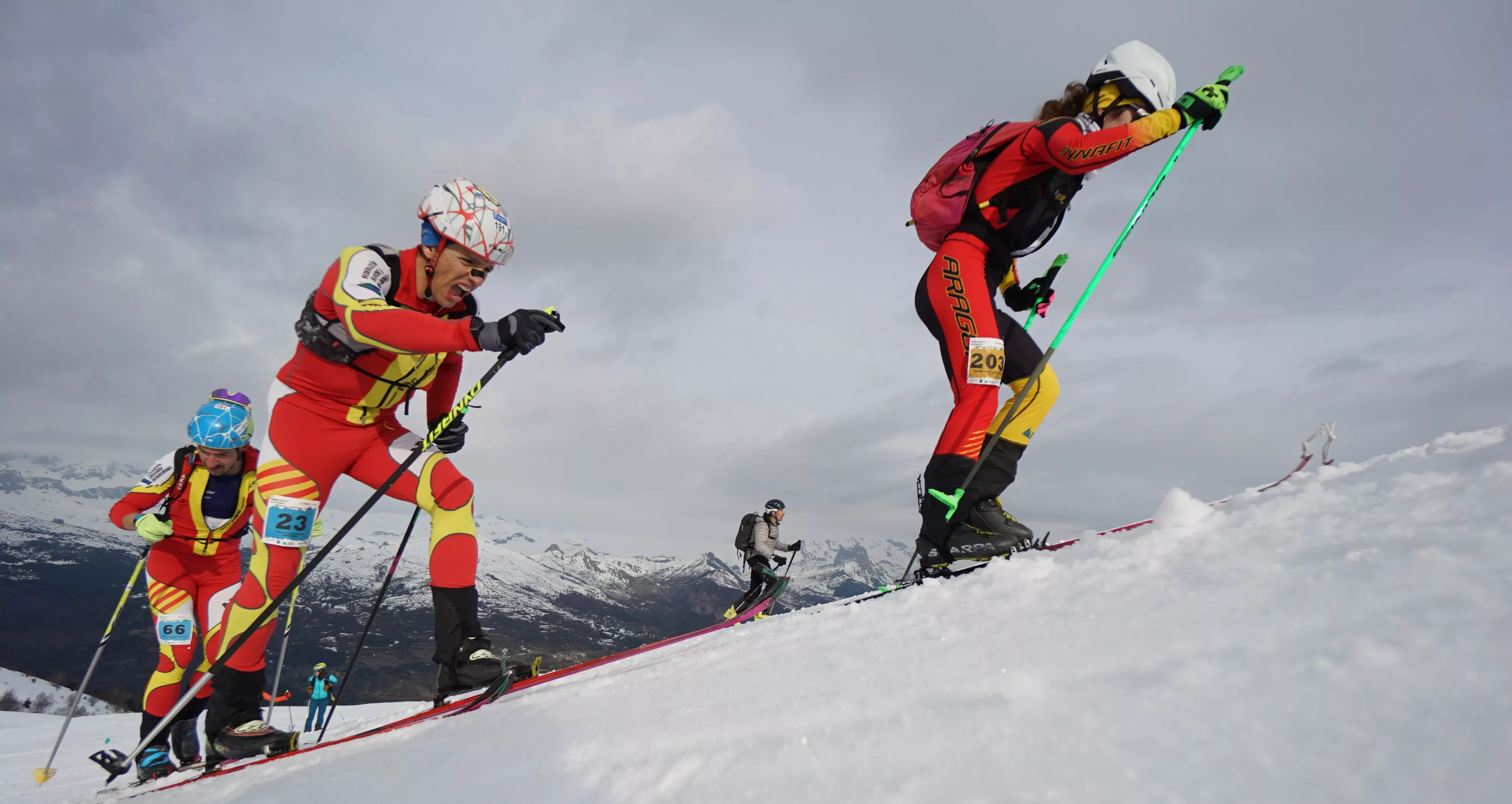 Foto: ALEJANDRO PEÑA. Dani Izquierdo y Ares Torres triunfan en Panticosa.
