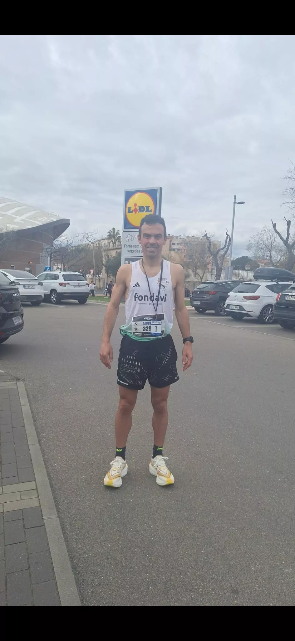 Alberto Puyuelo con la medalla de ganador.