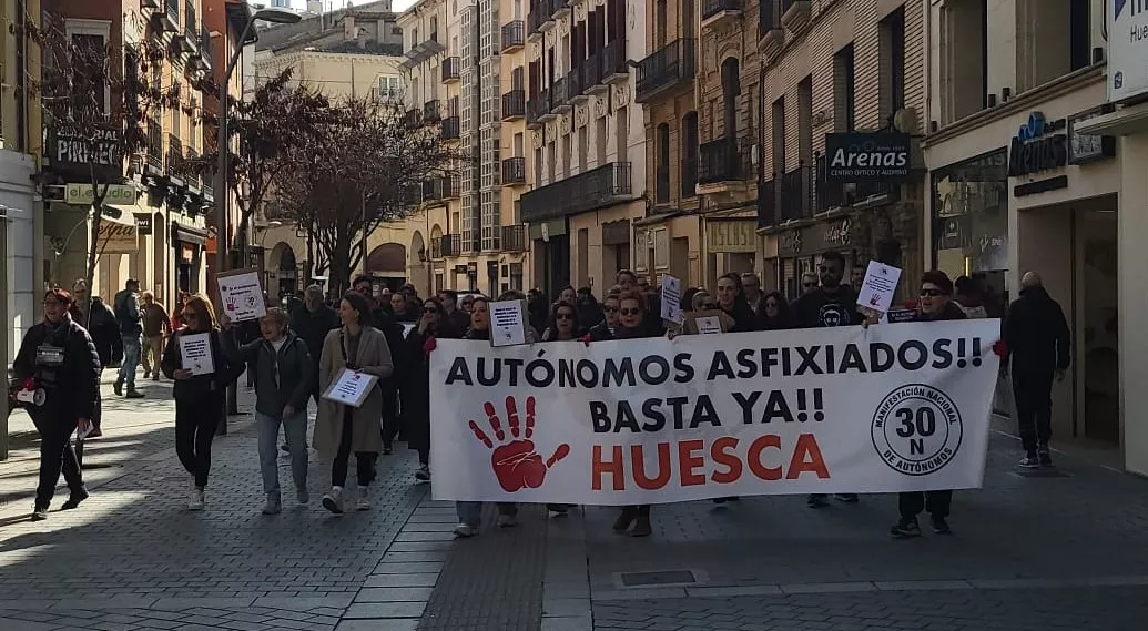 Autónomos asfixiados en Huesca en la manifestación por el Coso Alto
