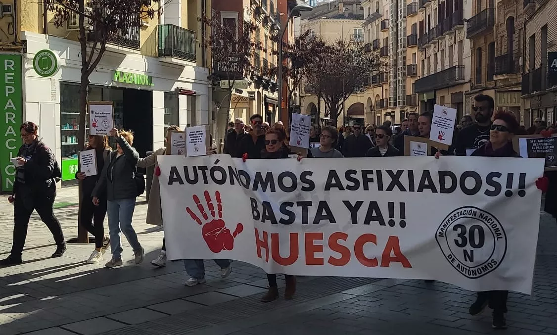 Manifestación de autónomos por el Coso Alto