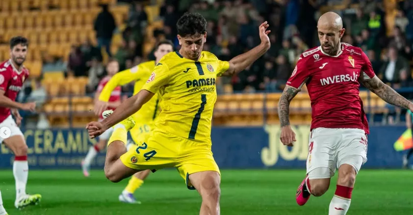 Ayman dispara en el partido contra el Real Murcia. Foto: Instagram Ayman