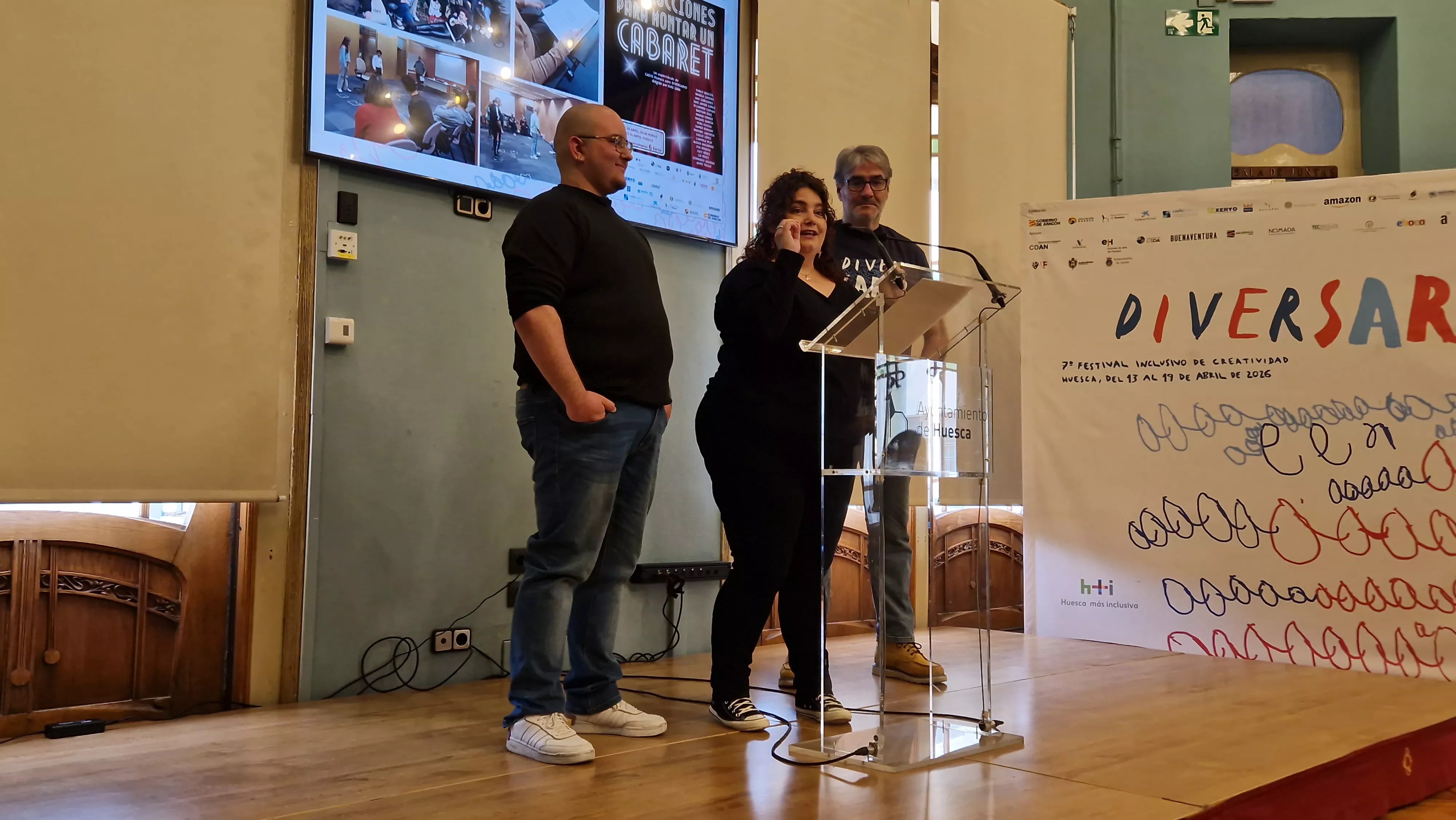 Bastián, Lía y Kike Lera. Presentación de Diversario 2026. Foto Myriam Martínez