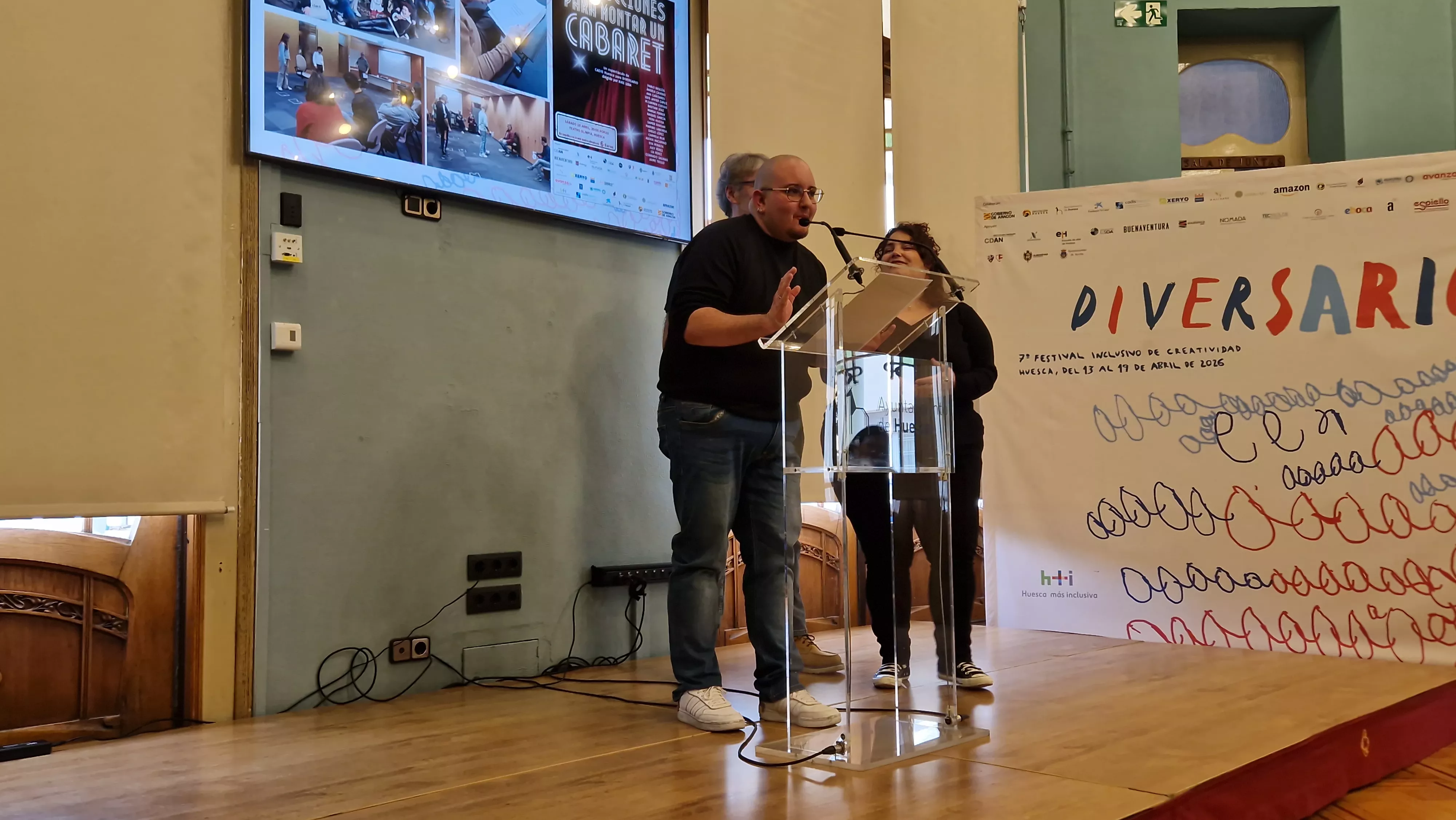 Bastián, Lía y Kike Lera. Presentación de Diversario 2026. Foto Myriam Martínez