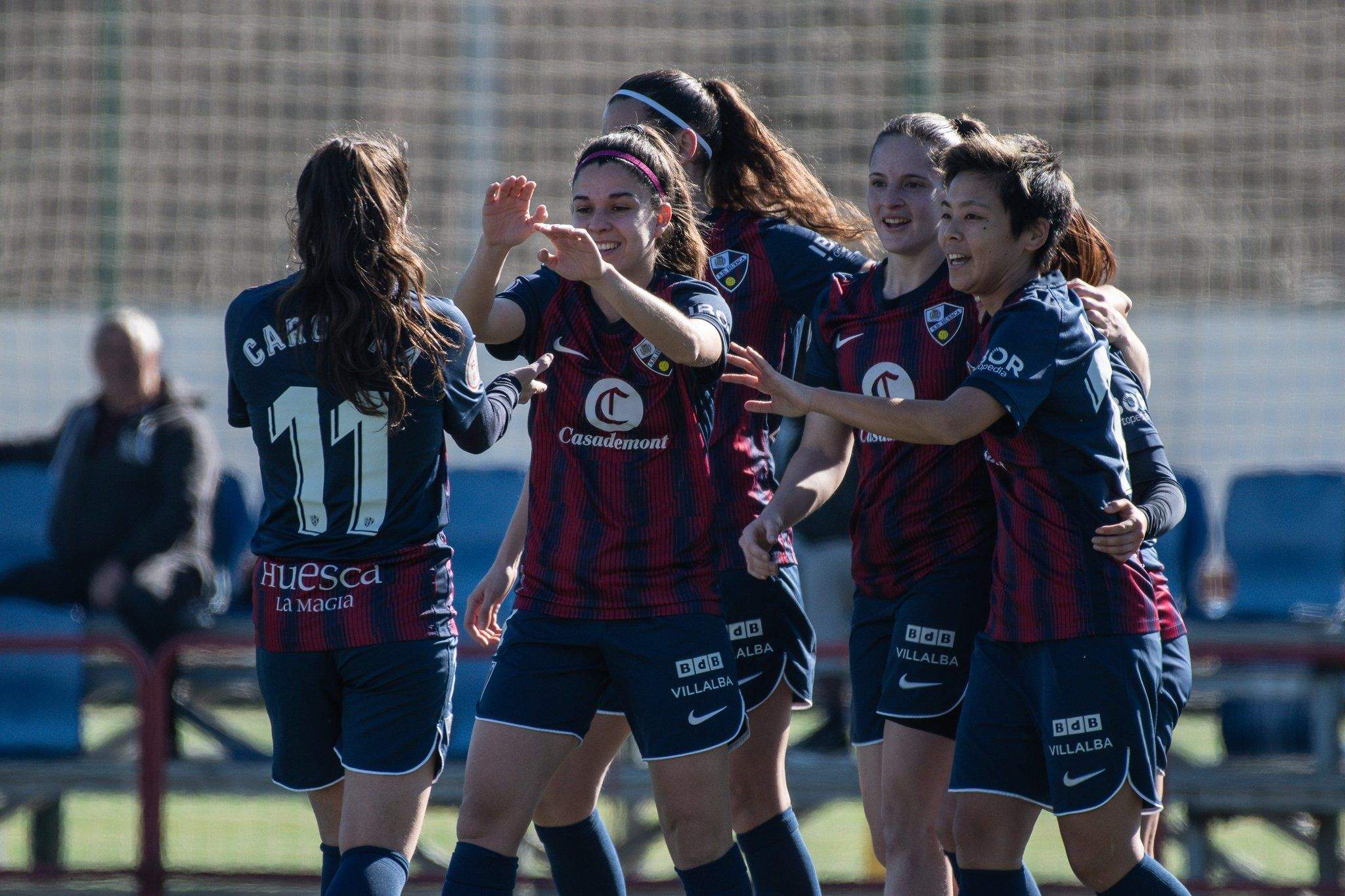 Las jugadoras del Huesca Femenino celebran uno de los goles ante el Casablanca. Foto: SD Huesca