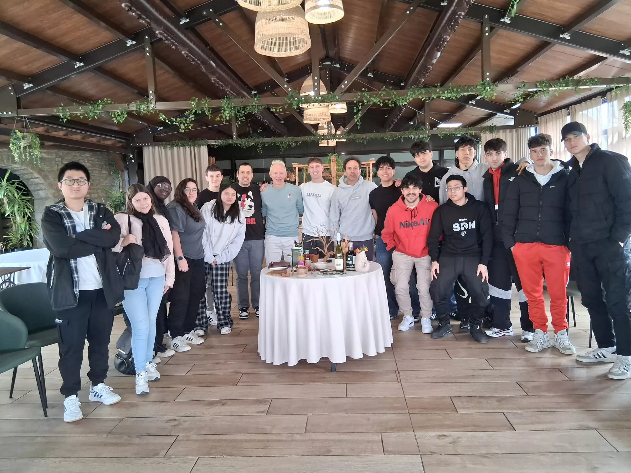 Estudiantes en La Era de los Nogales de Sardas de Toño Rodríguez