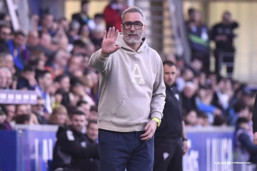 Jon Pérez Bolo, entrenador de la Sociedad Deportiva Huesca.