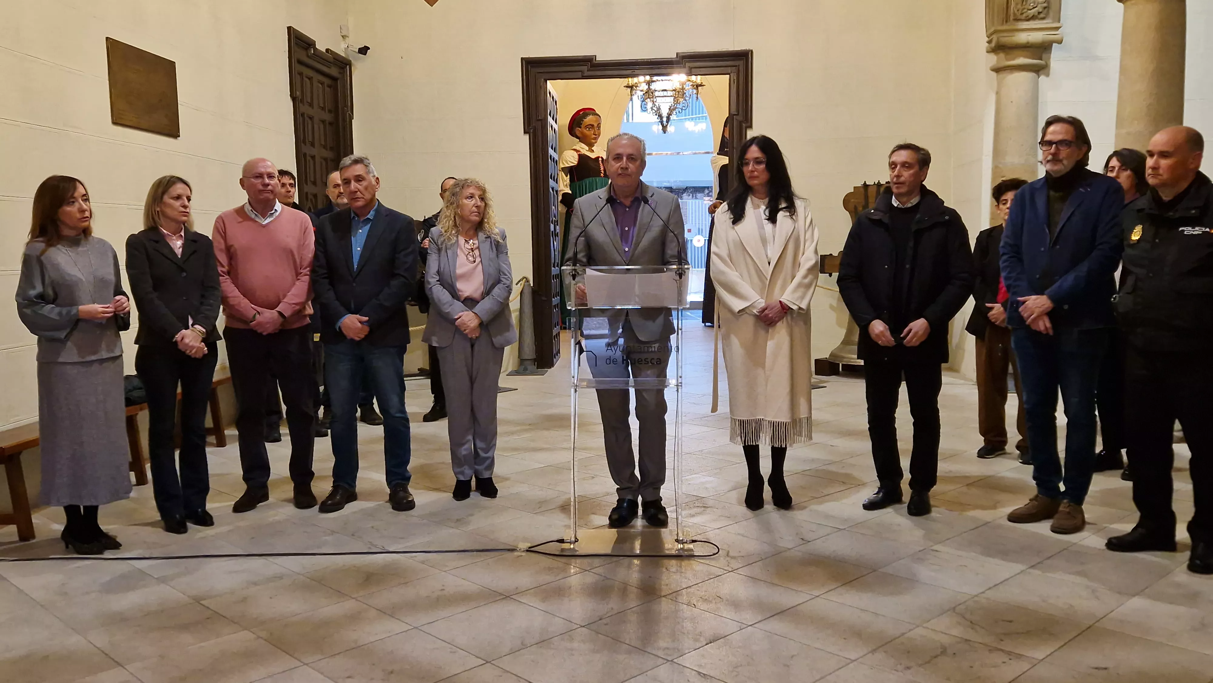 Carlos Campo. Manifiesto por el Día de la Mujer en el Ayuntamiento de Huesca. Foto Myriam Martínez