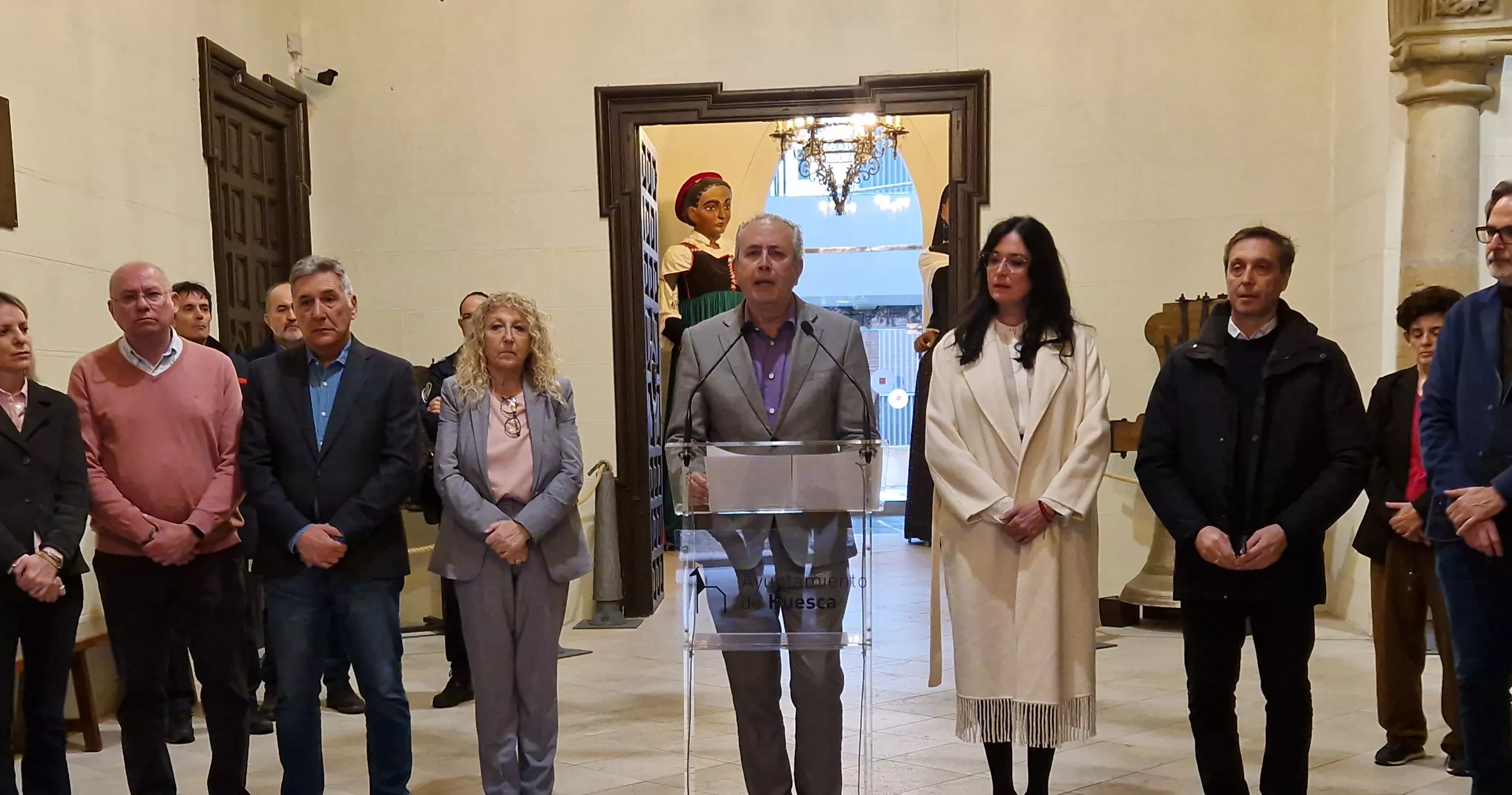 Carlos Campo. Manifiesto por el Día de la Mujer en el Ayuntamiento de Huesca. Foto Myriam Martínez