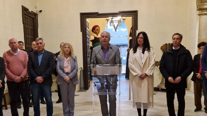 Carlos Campo. Manifiesto por el Día de la Mujer en el Ayuntamiento de Huesca. Foto Myriam Martínez