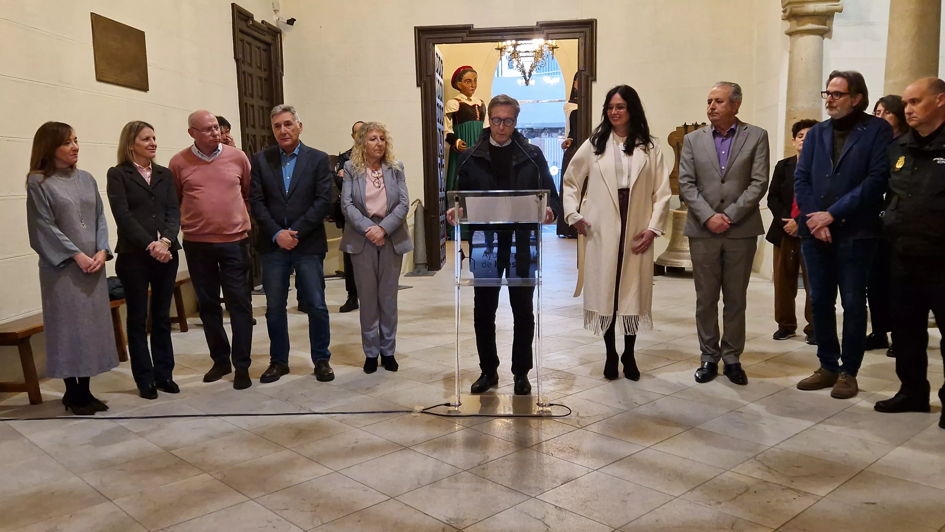 Javier Betorz. Manifiesto por el Día de la Mujer en el Ayuntamiento de Huesca. Foto Myriam Martínez