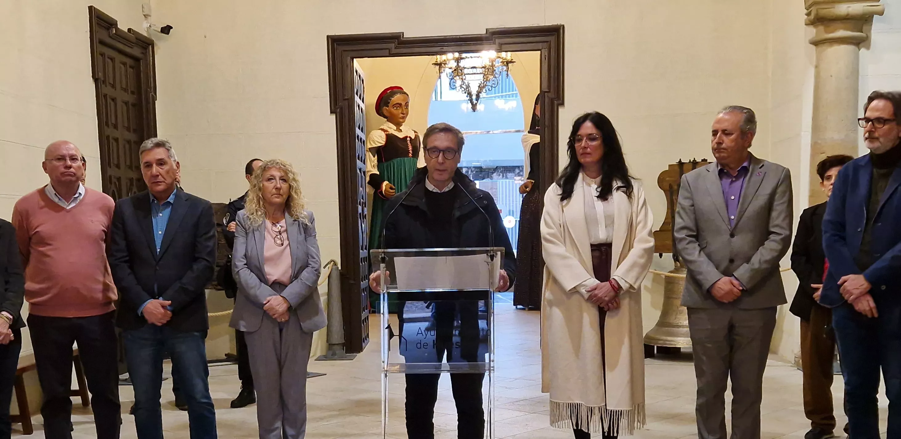 Javier Betorz. Manifiesto por el Día de la Mujer en el Ayuntamiento de Huesca. Foto Myriam Martínez