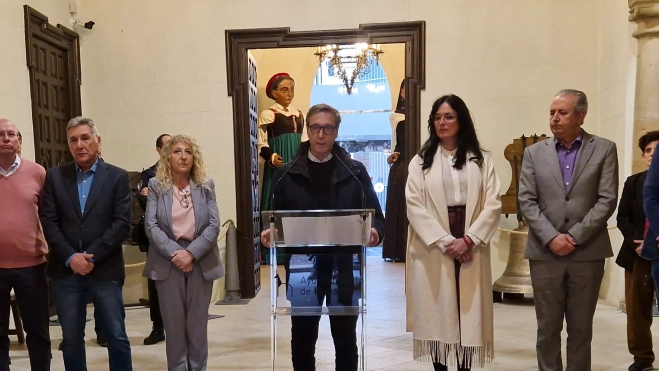 Javier Betorz. Manifiesto por el Día de la Mujer en el Ayuntamiento de Huesca. Foto Myriam Martínez