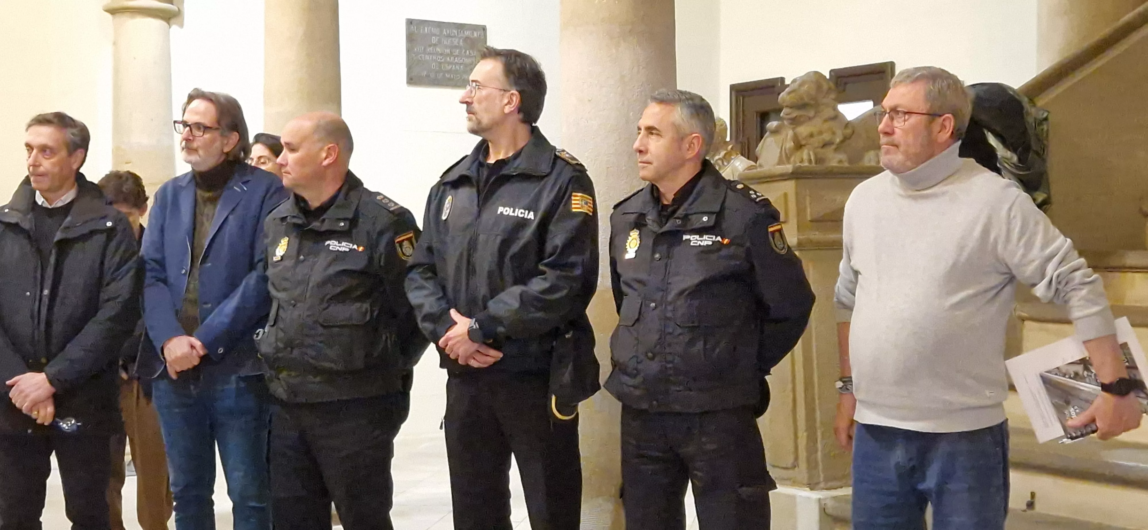 Manifiesto por el Día de la Mujer en el Ayuntamiento de Huesca. Foto Myriam Martínez