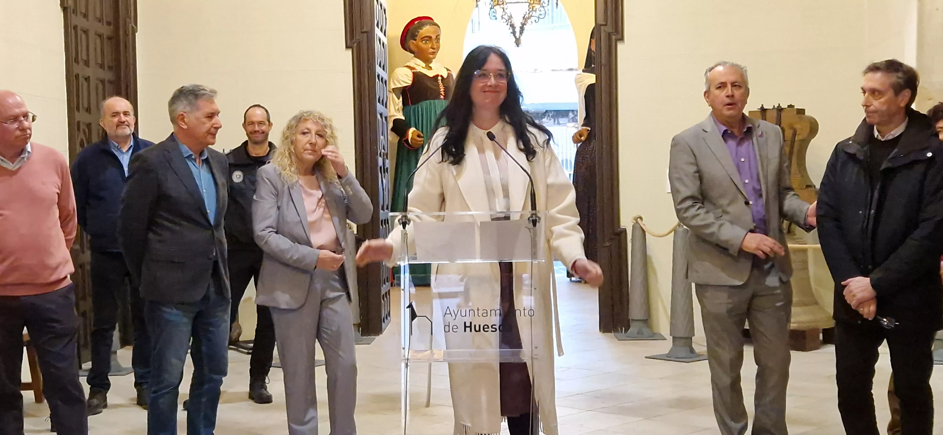 Manifiesto por el Día de la Mujer en el Ayuntamiento de Huesca. Foto Myriam Martínez