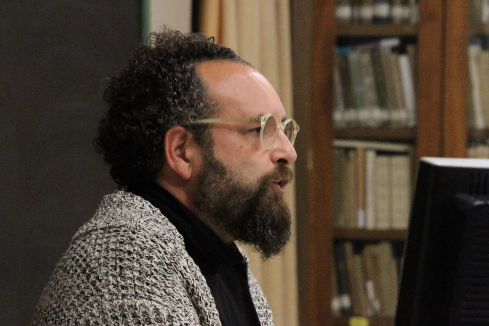 Conferencia de Martín Correa-Urquiza impartida en Huesca. Foto Carlos Neofato