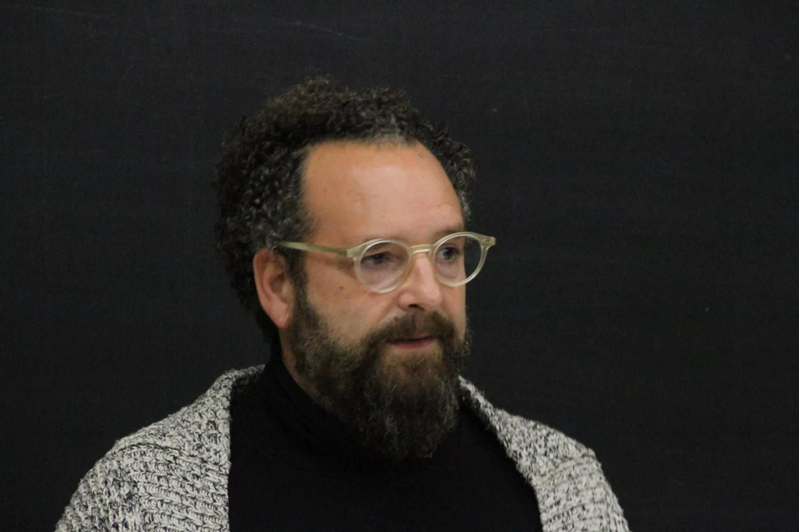 Conferencia de Martín Correa-Urquiza impartida en Huesca. Foto Carlos Neofato