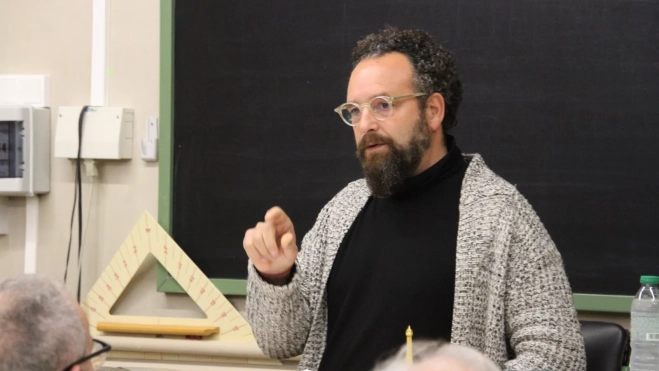 Conferencia de Martín Correa-Urquiza impartida en Huesca. Foto Carlos Neofato