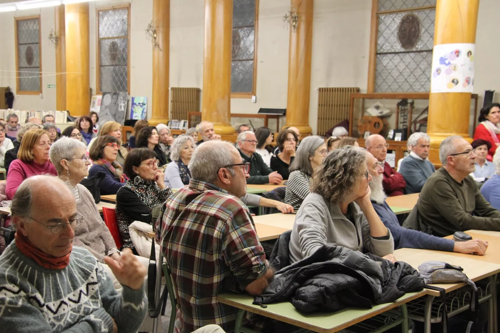 Conferencia de Martín Correa-Urquiza impartida en Huesca. Foto Carlos Neofato