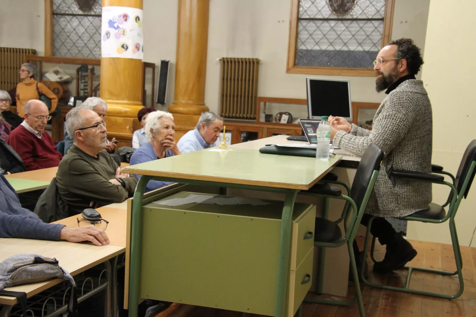 Conferencia de Martín Correa-Urquiza impartida en Huesca. Foto Carlos Neofato