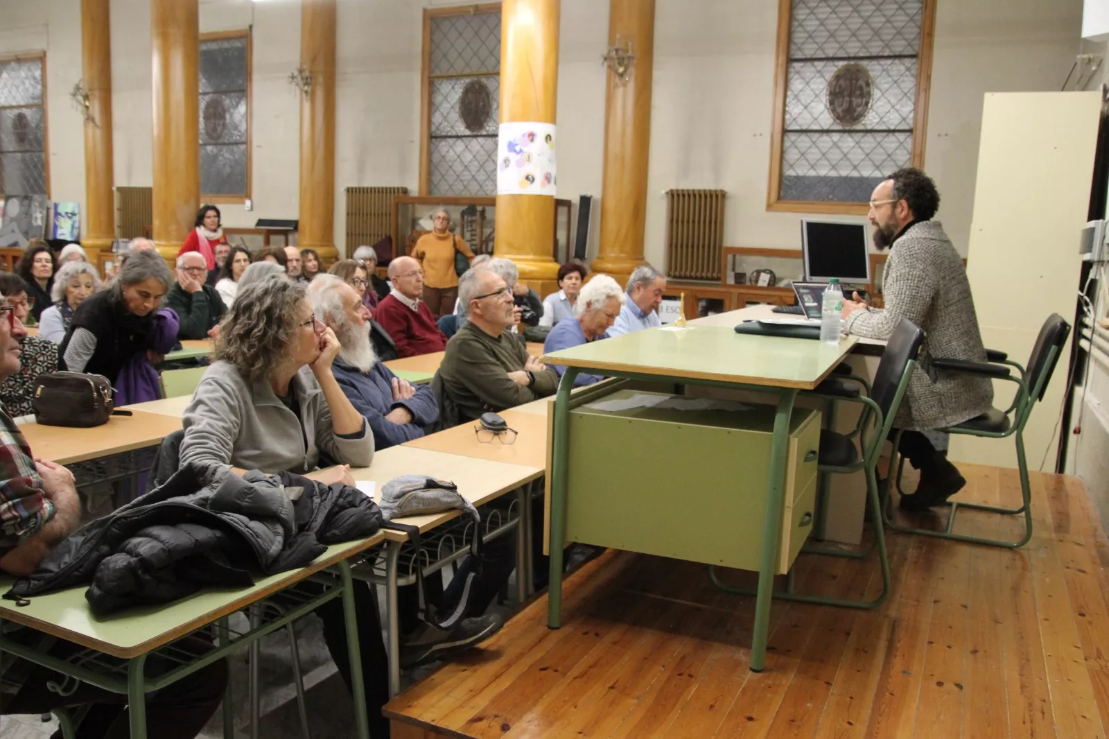 Conferencia de Martín Correa-Urquiza impartida en Huesca. Foto Carlos Neofato